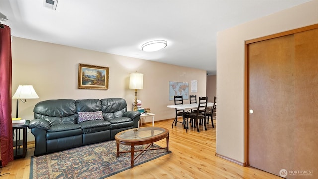 87 Sullivan Pl, Walla Walla, WA 99362 - living area with light wood-type flooring