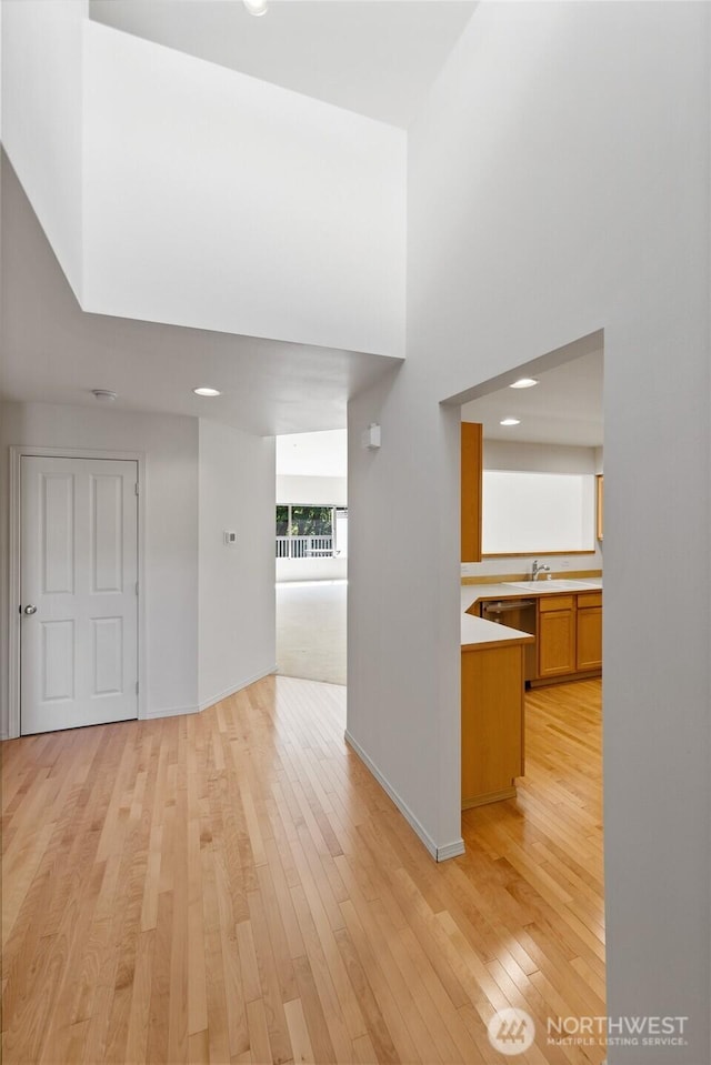 22532 43rd Ave S Unit 19-2, Kent, WA 98032 - corridor featuring light wood-style floors and a towering ceiling
