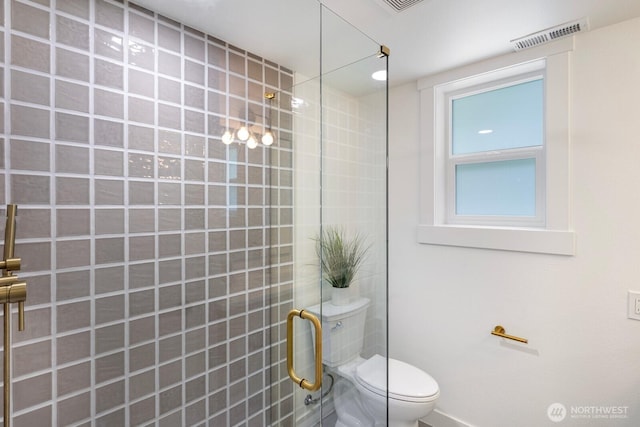 7502 117th Ave NE, Kirkland, WA 98033 - bathroom with toilet and tiled shower