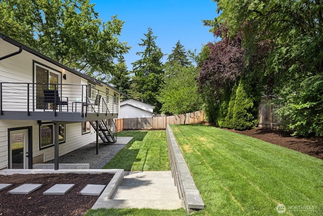 7502 117th Ave NE, Kirkland, WA 98033 - fenced backyard with stairway and a wooden deck
