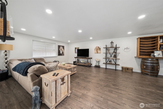 2010 Tacoma Rd, Puyallup, WA 98371 - living area featuring wood finished floors and recessed lighting