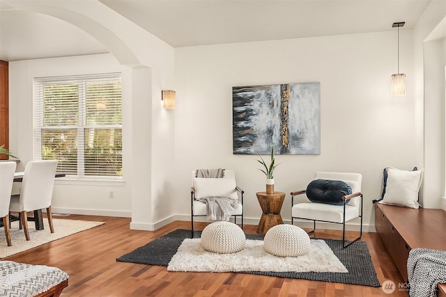 414 10th St S, Kirkland, WA 98033 - sitting room featuring arched walkways and wood finished floors