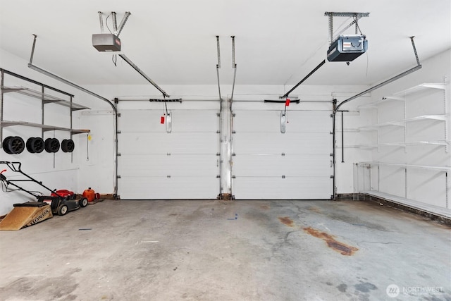 103 Crest Dr, Ephrata, WA 98823 - garage featuring a garage door opener
