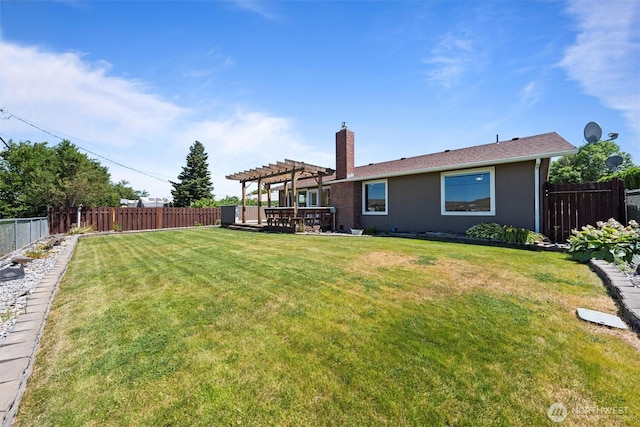 103 Crest Dr, Ephrata, WA 98823 - fenced backyard with a pergola