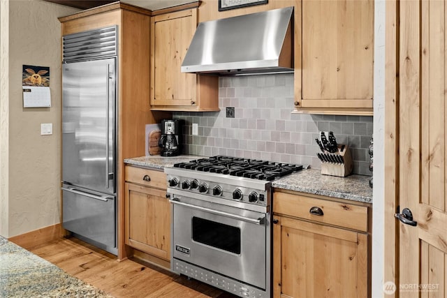 80 Queens Loop, Cle Elum, WA 98922 - kitchen with wall chimney exhaust hood, high end appliances, light brown cabinets, and light wood finished floors