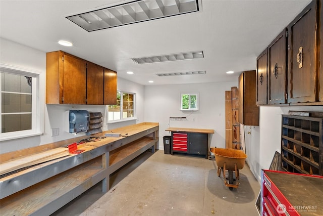 3322 Pacific Way, Longview, WA 98632 - kitchen with concrete floors and recessed lighting