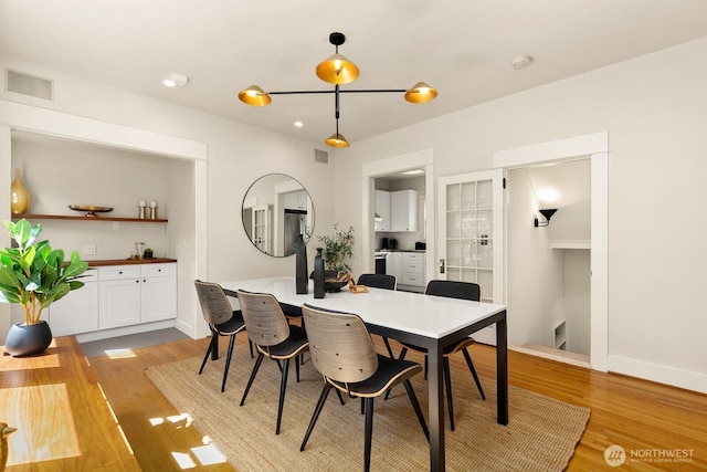 109 E Roanoke St, Seattle, WA 98102 - dining room with light wood-style flooring and baseboards