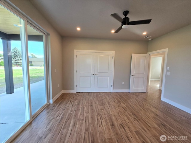 71 Falconcrest Ct, Sequim, WA 98382 - unfurnished bedroom with wood finished floors, access to outside, recessed lighting, a closet, and a ceiling fan