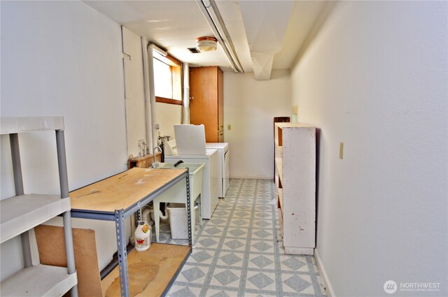 113 19th Ave SE, Puyallup, WA 98372 - laundry area featuring washer and clothes dryer and light floors