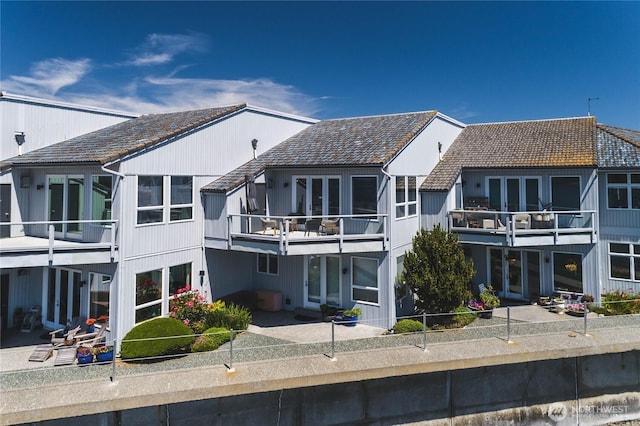 2401 Skyline Way Unit 203E, Anacortes, WA 98221 - back of property with a balcony and a fenced backyard