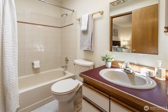 9004 20th Ave NE, Seattle, WA 98115 - full bath featuring shower / tub combo and vanity