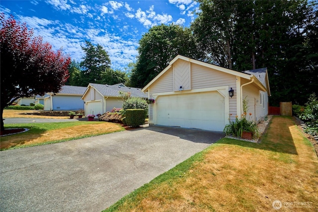 2003 SW 307th St Unit B, Federal Way, WA 98023 - ranch-style home featuring a garage, a front lawn, and an outbuilding