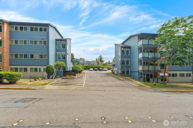 15146 65th Ave S Unit 518, Tukwila, WA 98188 - view of property with uncovered parking