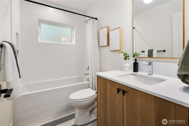 2618A E Roy St, Seattle, WA 98112 - bathroom with vanity and shower / bath combo