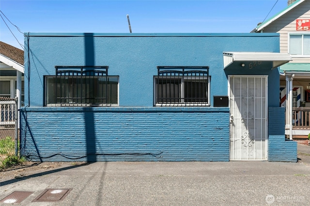 525 Central Ave N, Kent, WA 98032 - view of front facade with stucco siding