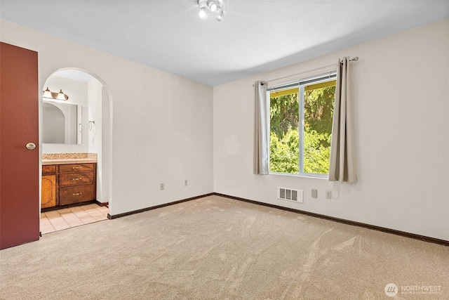 2621 Mountain View Ave W Unit 5B, Tacoma, WA 98466 - unfurnished bedroom with carpet, arched walkways, and connected bathroom