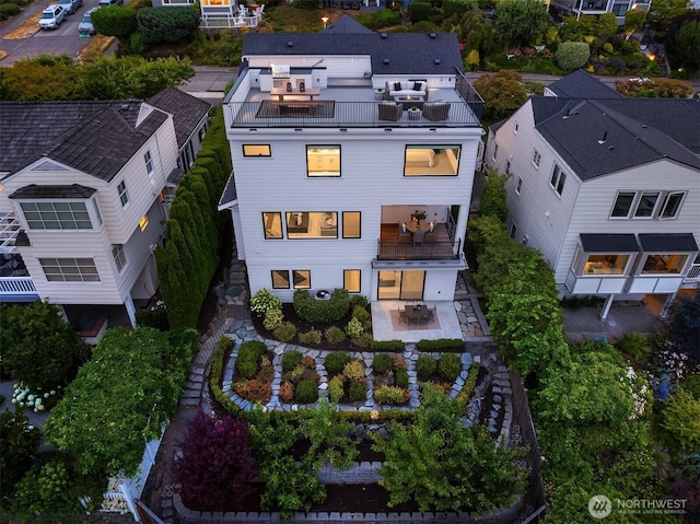 3865 46th Ave NE, Seattle, WA 98105 - aerial view of property and surrounding area