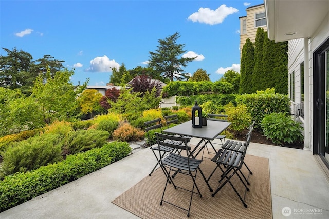 3865 46th Ave NE, Seattle, WA 98105 - view of patio with outdoor dining area