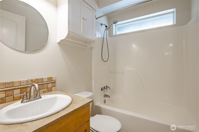4824 Willow Dr, Blaine, WA 98230 - full bath featuring shower / bath combination, vanity, and tasteful backsplash