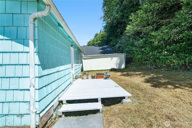 812 Duffy St, Aberdeen, WA 98520 - view of green lawn featuring a deck