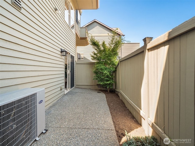 3011 Humes Pl W, Seattle, WA 98119 - view of patio / terrace