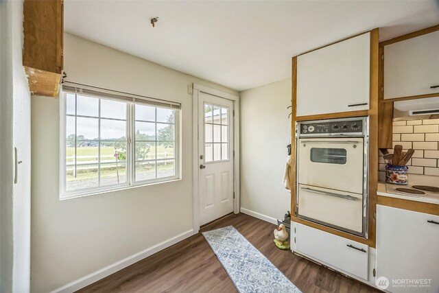 143 Mauerman Rd, Chehalis, WA 98532 - entryway featuring dark wood-style floors and baseboards
