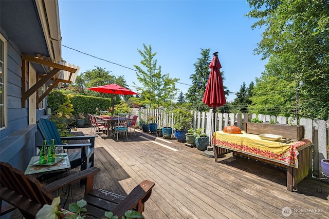 1524 30th Ave, Seattle, WA 98122 - deck with outdoor dining space