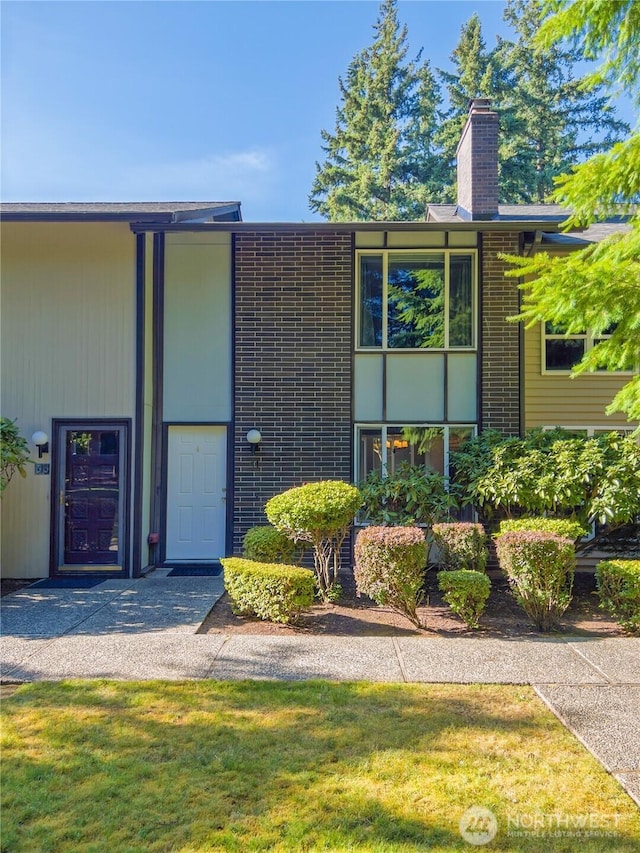 1717 150th Ave SE Unit 31, Bellevue, WA 98007 - view of front of property featuring a chimney and a front lawn