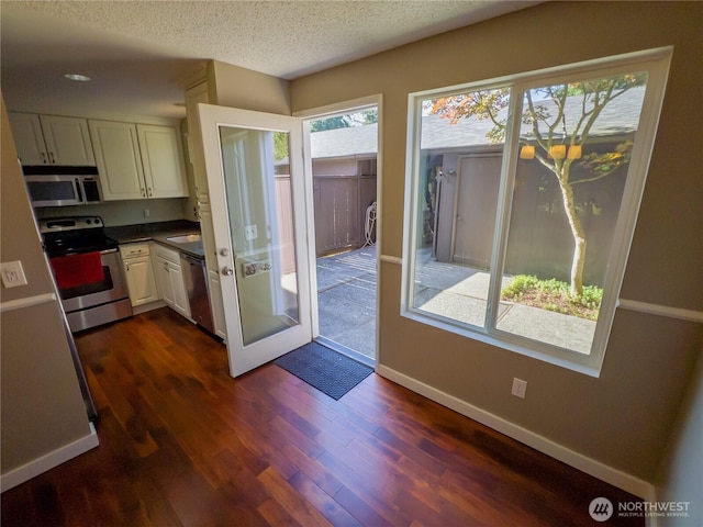 1717 150th Ave SE Unit 31, Bellevue, WA 98007 - entryway with dark wood-style floors and a textured ceiling
