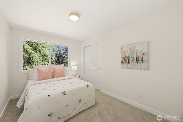 10032 35th Ave NE, Seattle, WA 98125 - bedroom featuring light colored carpet and a closet