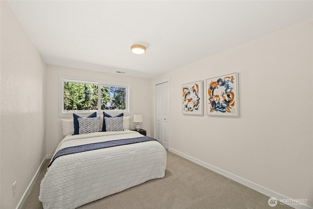 10032 35th Ave NE, Seattle, WA 98125 - bedroom featuring carpet and a closet