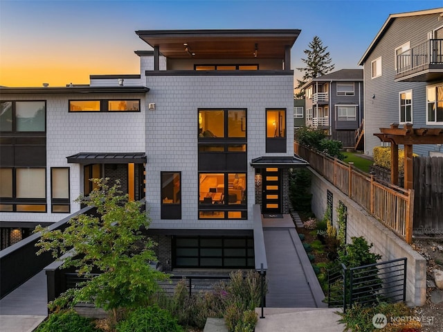 330 3rd Ave S Unit C, Kirkland, WA 98033 - view of back of property at dusk