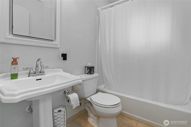541 75th Way NE, Olympia, WA 98506 - bathroom featuring shower / bath combo and tile patterned flooring