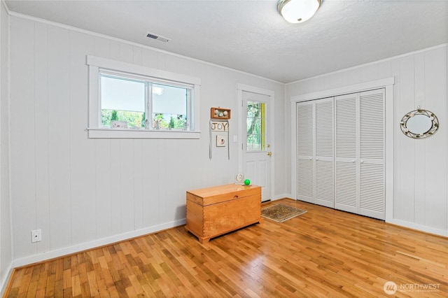 541 75th Way NE, Olympia, WA 98506 - bedroom featuring light wood-type flooring, crown molding, and a closet