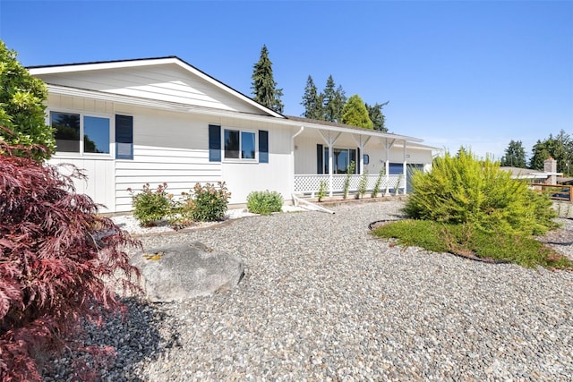 2512 Columbus Ave, Port Angeles, WA 98362 - ranch-style house with covered porch