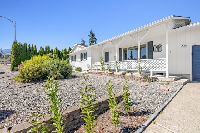 2512 Columbus Ave, Port Angeles, WA 98362 - view of front facade featuring covered porch