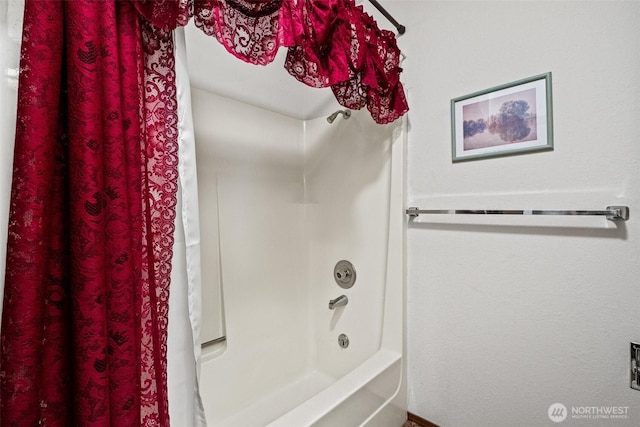 110 Icicle Unit K, Leavenworth, WA 98826 - full bathroom featuring shower / tub combo with curtain and baseboards