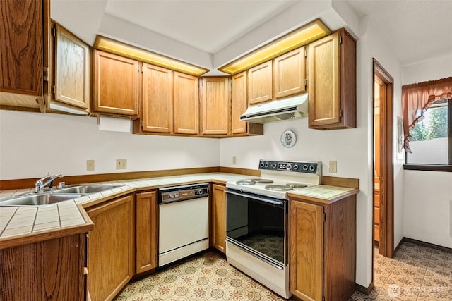 110 Icicle Unit K, Leavenworth, WA 98826 - kitchen featuring white appliances, under cabinet range hood, tile counters, and light floors