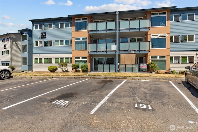 15152 65th Ave S Unit 818, Tukwila, WA 98188 - view of property featuring uncovered parking