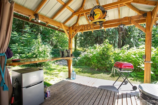 3915 Gilmore Rd, Everson, WA 98247 - wooden deck with a gazebo