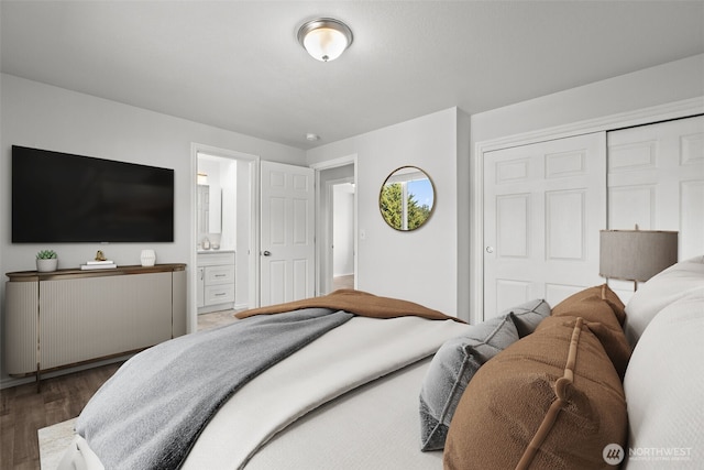 1713 S 30th St, Mount Vernon, WA 98274 - bedroom with wood finished floors, a closet, and ensuite bath