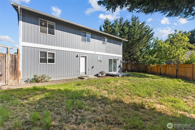 1713 S 30th St, Mount Vernon, WA 98274 - rear view of property featuring a fenced backyard