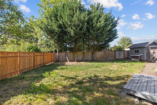 1713 S 30th St, Mount Vernon, WA 98274 - fenced backyard featuring a shed