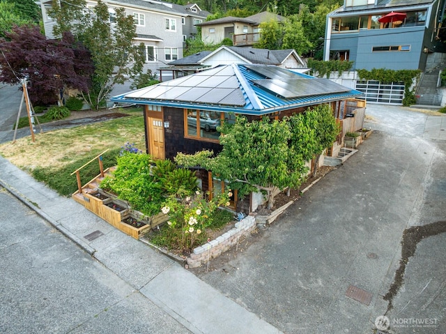 3522 S Leschi Pl, Seattle, WA 98144 - view of property's community featuring a vegetable garden and asphalt driveway