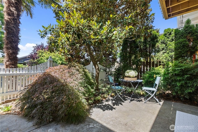 1302 N 6th St Unit 8, Tacoma, WA 98403 - fenced backyard with a patio
