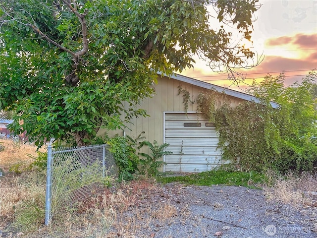 724 Hanford St, Omak, WA 98841 - view of property exterior at dusk