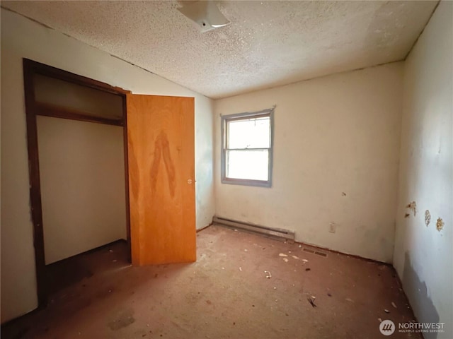 724 Hanford St, Omak, WA 98841 - unfurnished bedroom with a textured ceiling and a closet