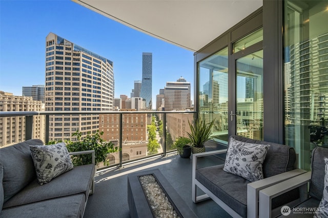1920 4th Ave Unit 1207, Seattle, WA 98101 - balcony with a view of skyline