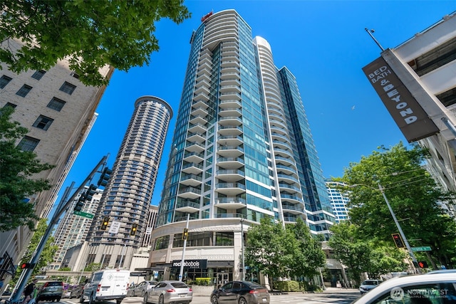 1920 4th Ave Unit 1207, Seattle, WA 98101 - view of property featuring a city view