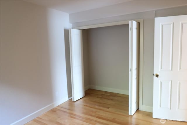 181 N Bay Ln Unit 2, Port Ludlow, WA 98165 - unfurnished bedroom featuring light wood-style floors and a closet